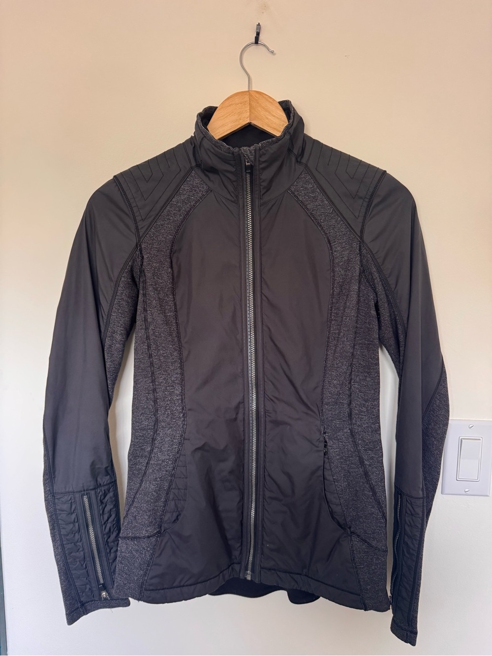 lululemon black zip-up running jacket